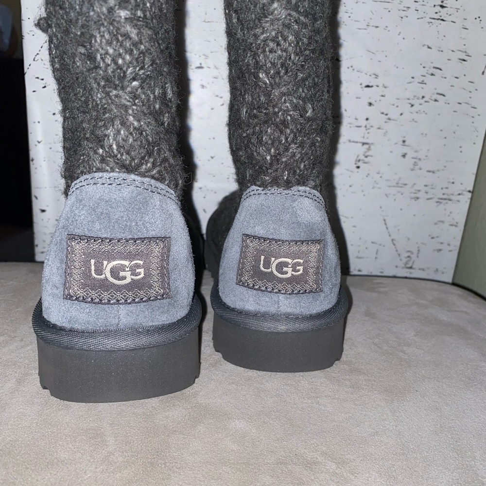 UGG classic cardy boots, gray knitted boots,size 5 - Picture 6 of 6
